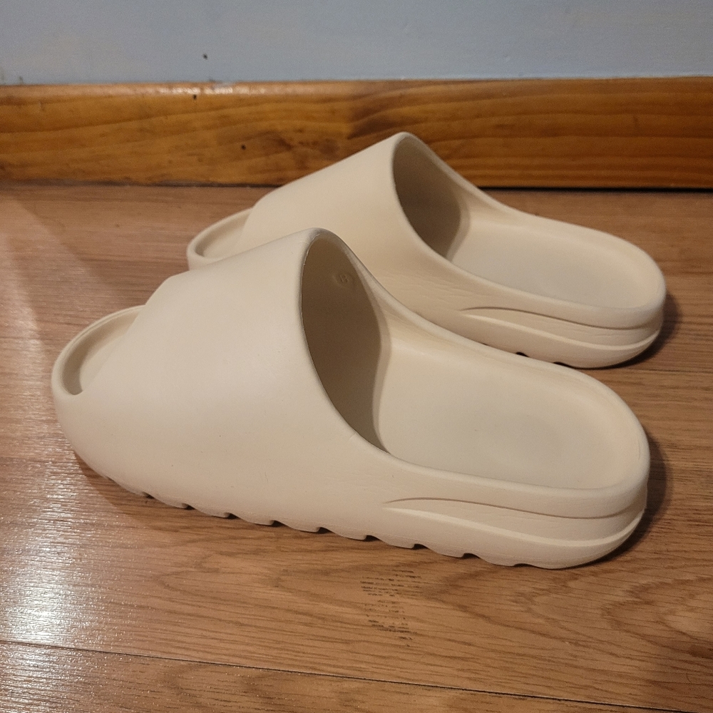 Mens 10.5 Yeezy Slides r e p s
